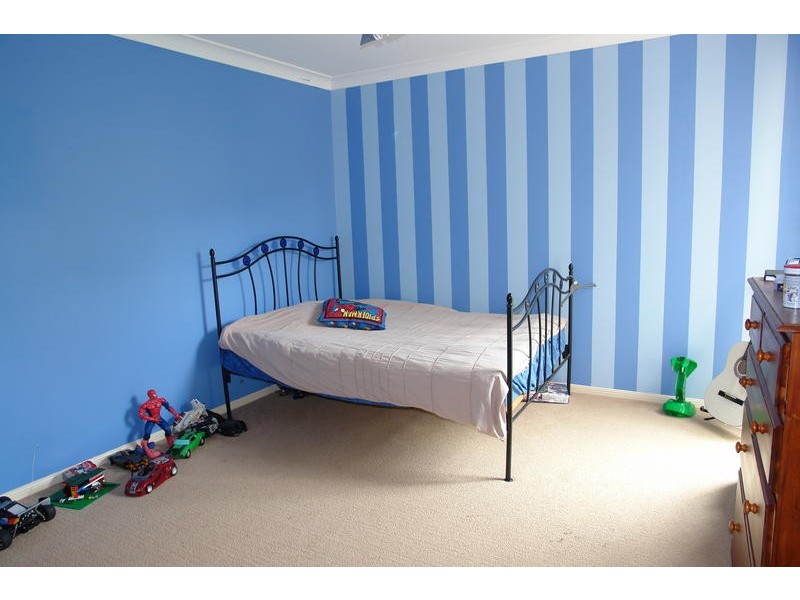 8 Oleosa Close, Moggill QLD 4070